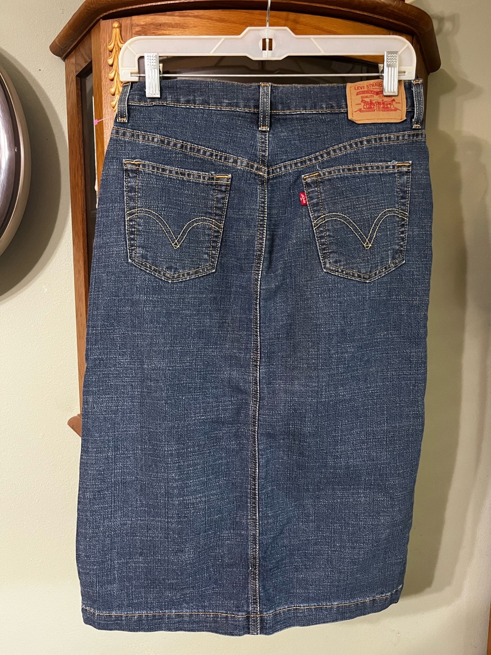 Levi’s Front Slit Denim Missy Jean Skirt Size 6